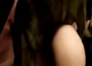 امرأة وقحة تمارس الجنس أمام الكاميرا وتغرق في سائل منوي حقيقي للكلاب