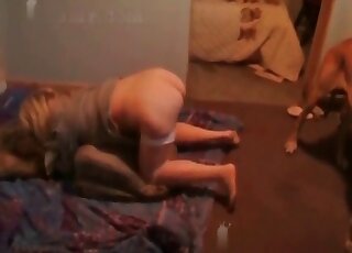 Aged slut satisfies her sexual hunger by fucking with her big dog